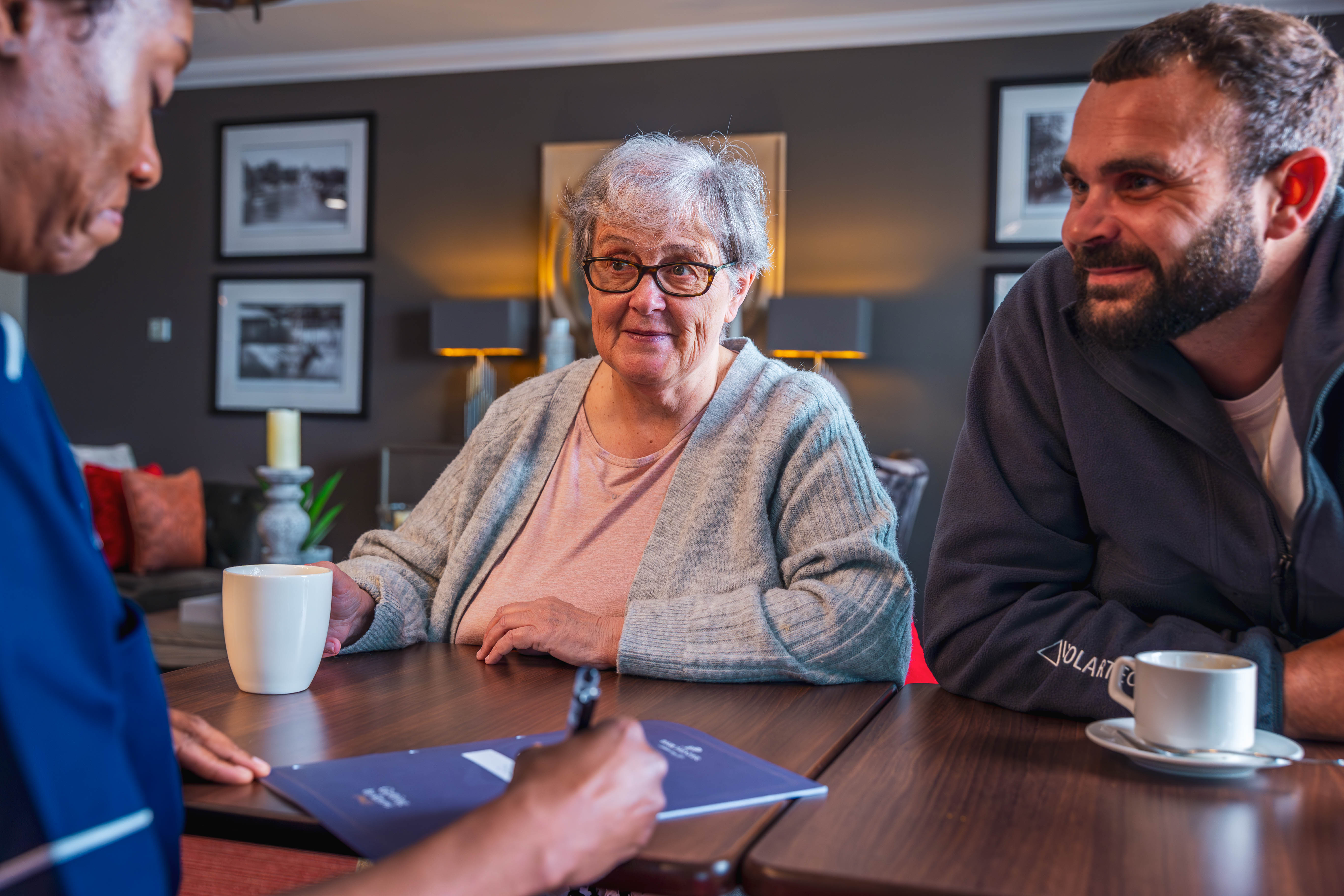When should a person with dementia stop living alone?