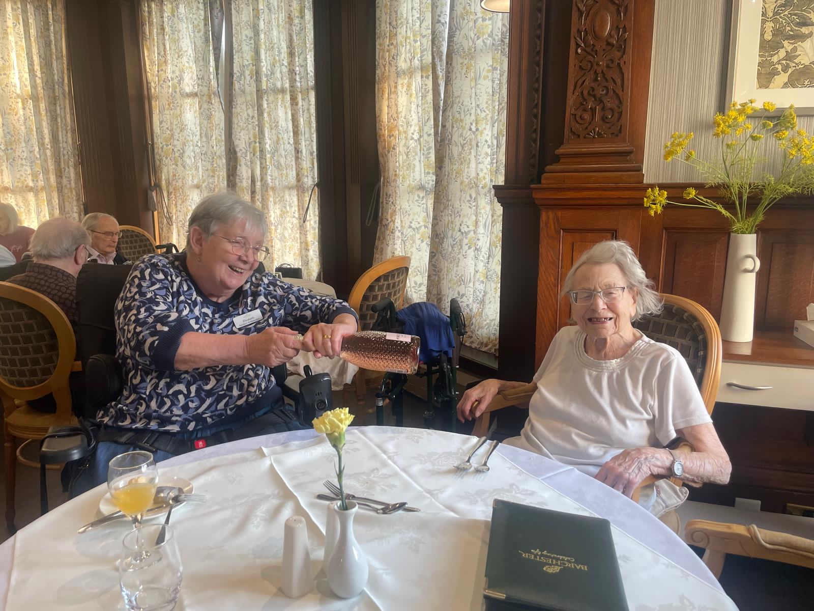 Elizabeth trying to open the Prosecco!