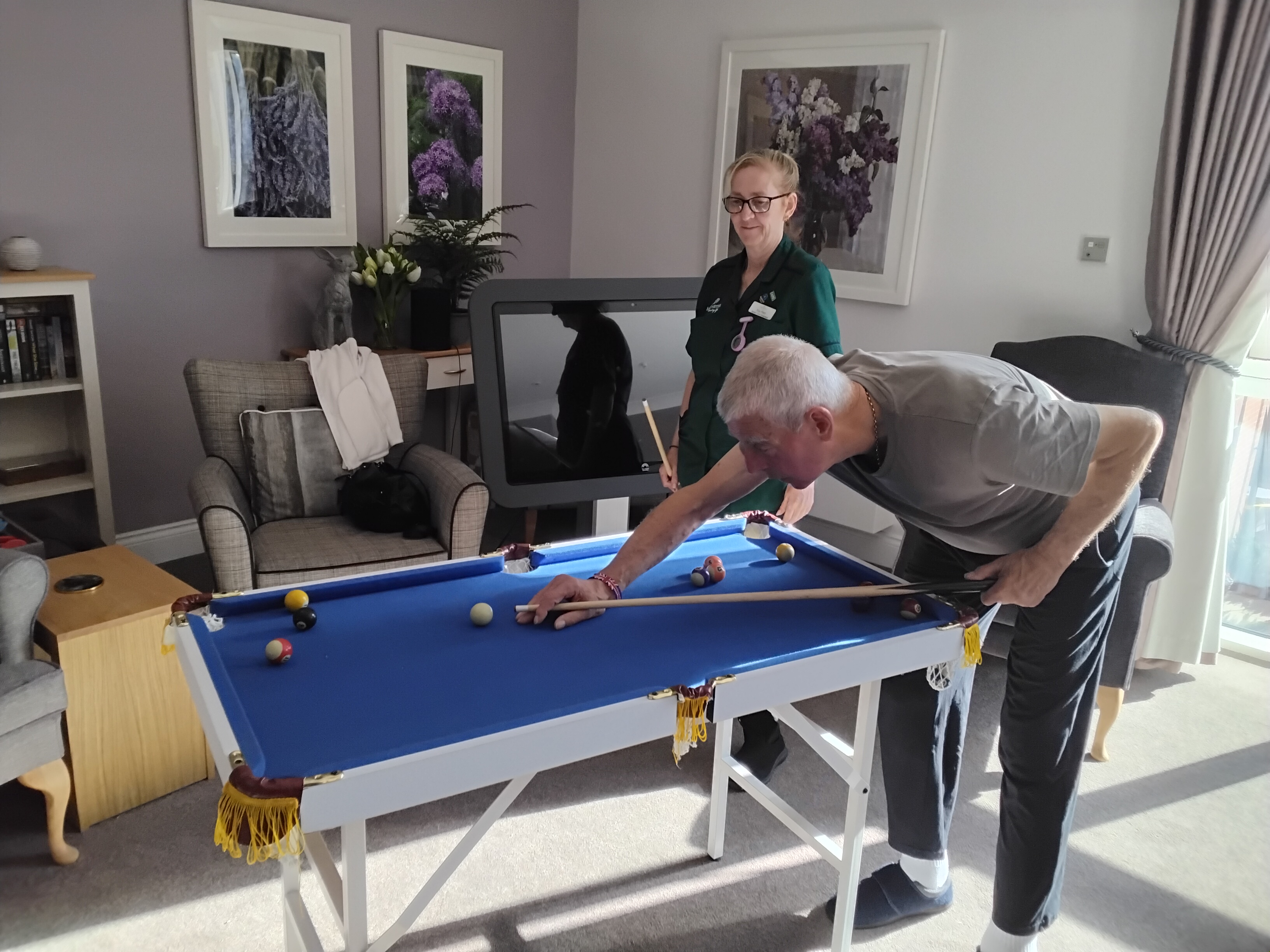 Chas takes on the pool table