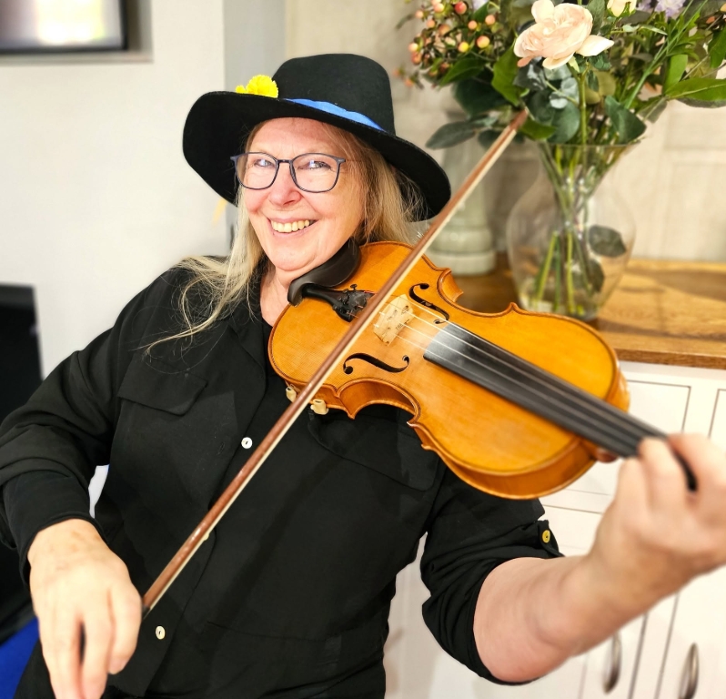 Braybrooke Morris Dancers Delight Residents