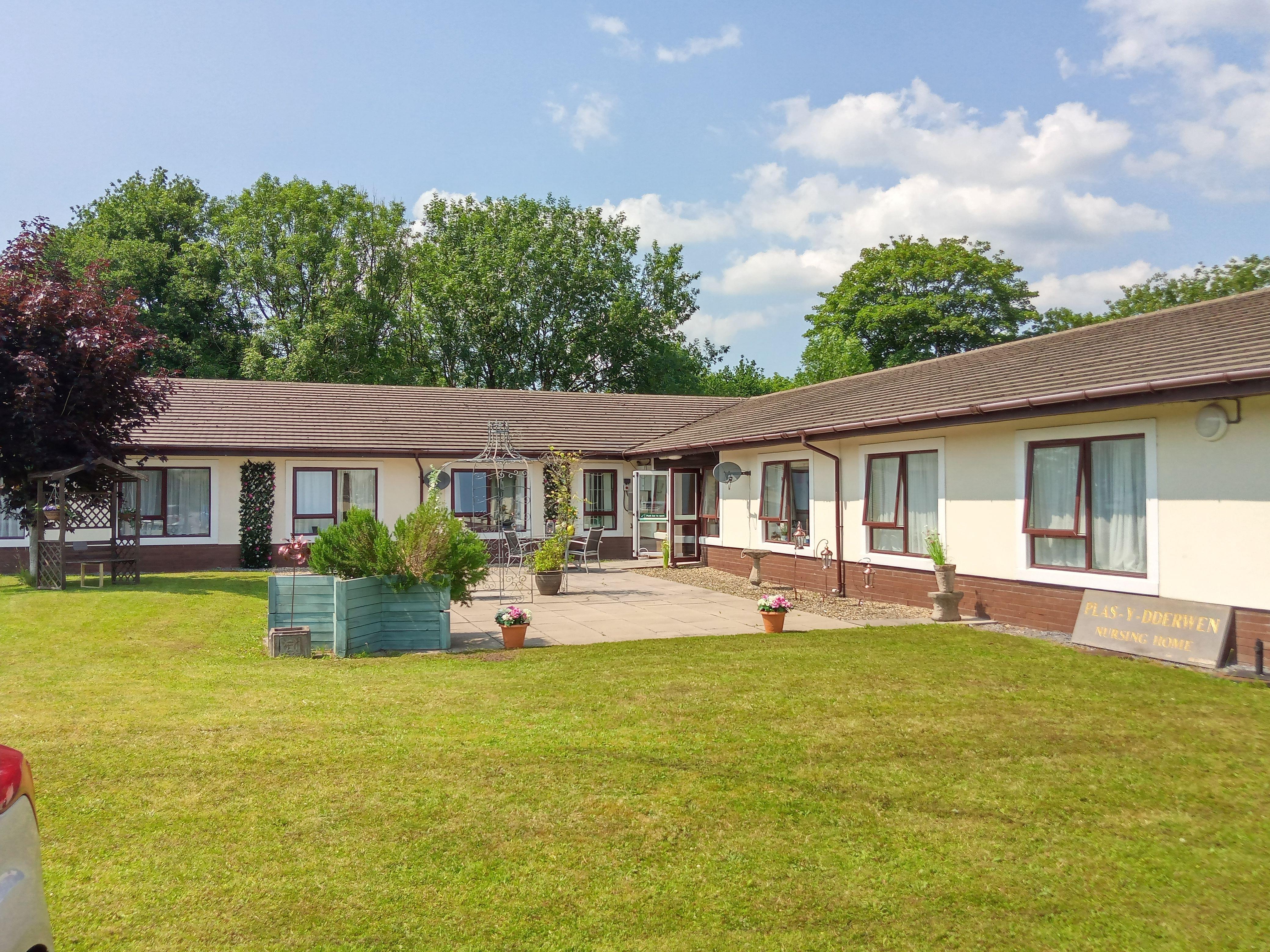 Plas-Y-Dderwen Care Home Gallery