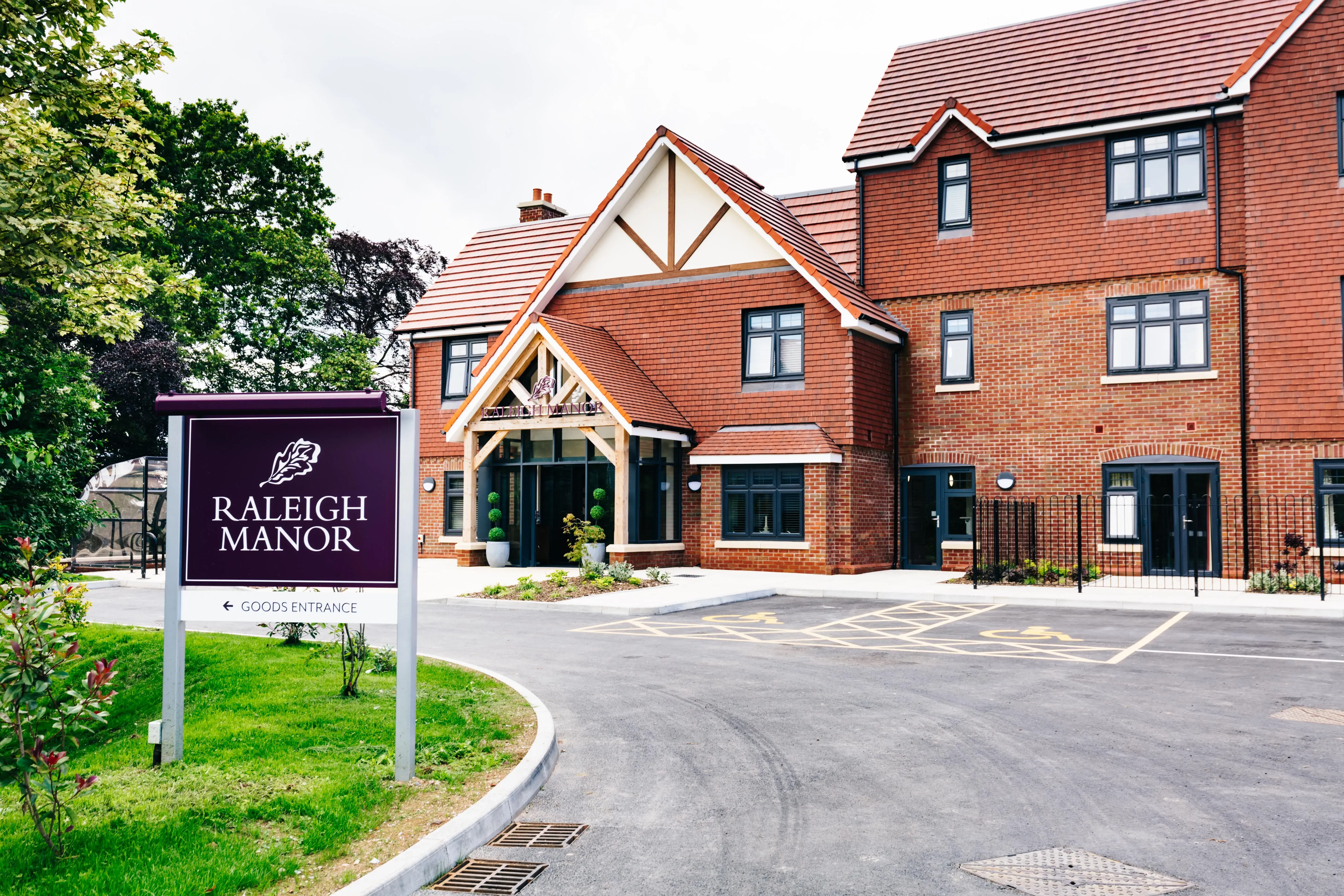 Care & Facilities at Raleigh Manor Care Home