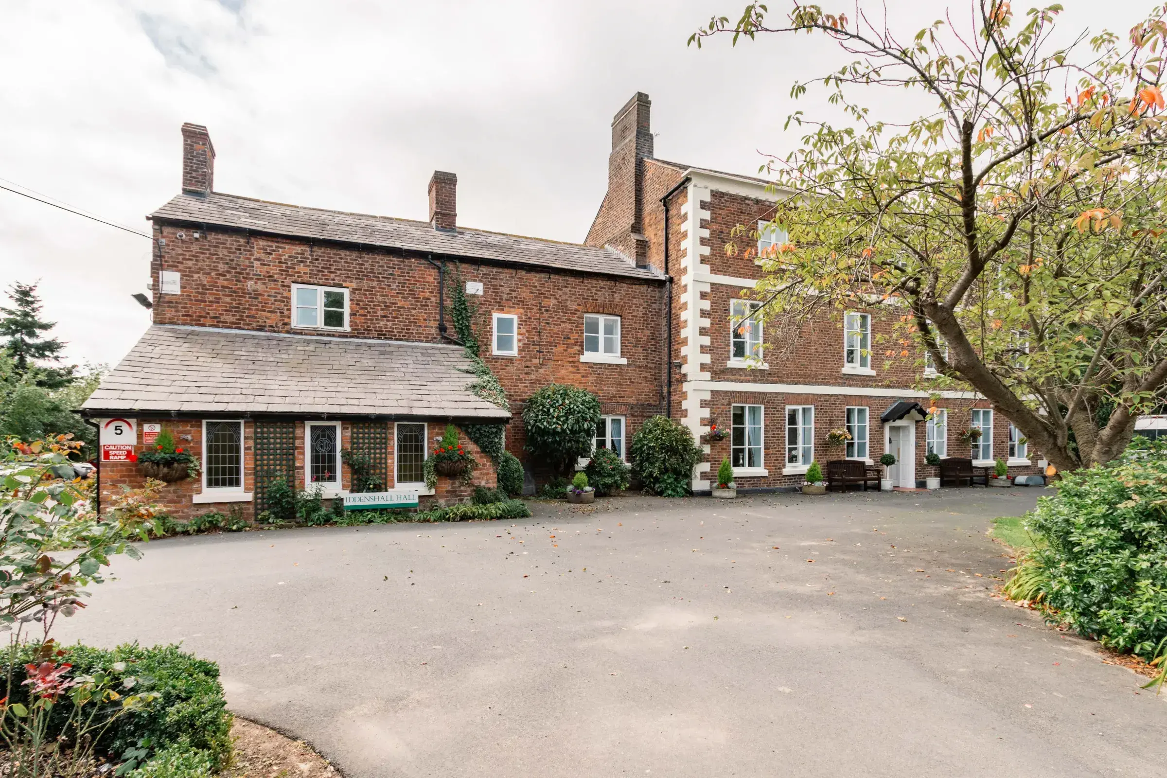 Care & Facilities at Iddenshall Hall Care Home