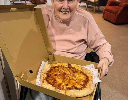 The Alb donating pizzas!