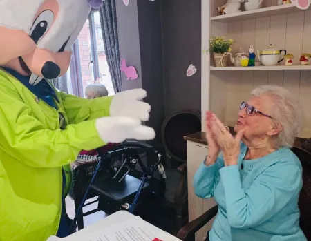 Welsh Coast Radio visits with Easter Bunny!