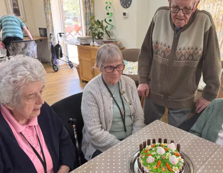 Easter cake decorating competition 