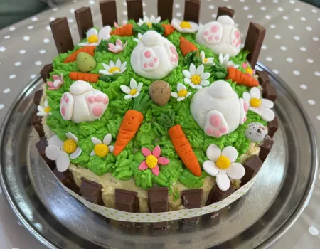 Easter cake decorating competition 