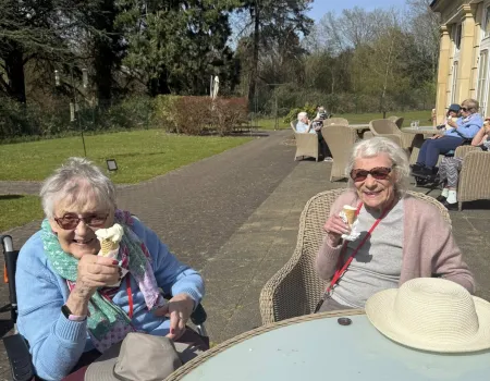 Sun and ice cream! 