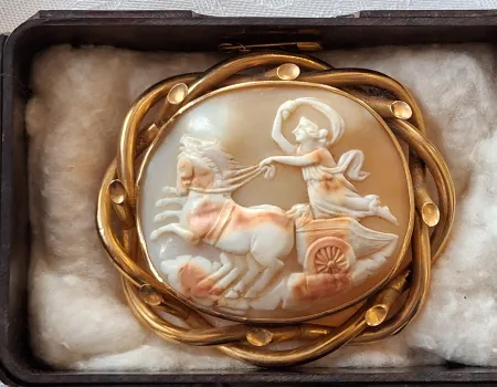 An Afternoon of Discoveries with Bushey Auctions