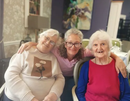 Residents enjoy live musical performance