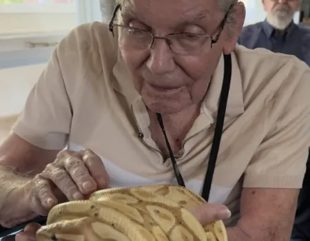 Pet Therapy with the Slithering Creatures from Zoo Labs