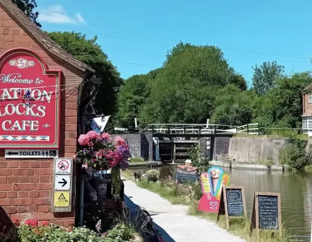 Residents Enjoy a Wonderful Morning at Hatton Locks