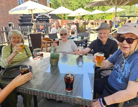 Summer afternoons at the pub 