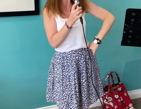 Afternoon performance from Annalene Beechey 