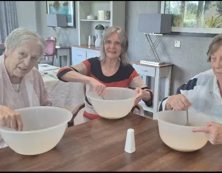 Baking pizzas 