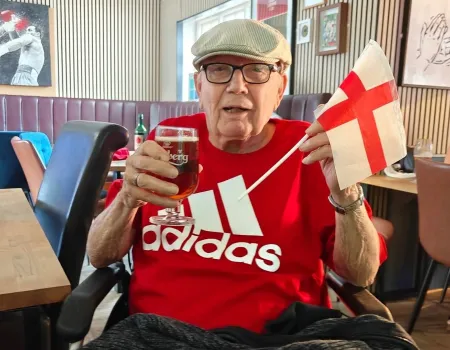 Pint in hand, flag at the ready!