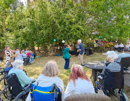 A Fantastic Family and Friends Picnic Party! 