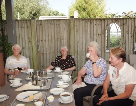 Tea, Scones & Seasonal Blooms!