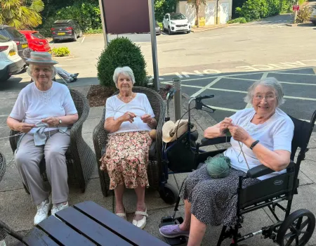Knit and Natter in the Sun 