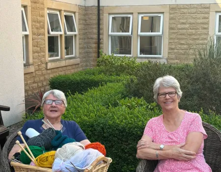 Knit and Natter in the Sun 