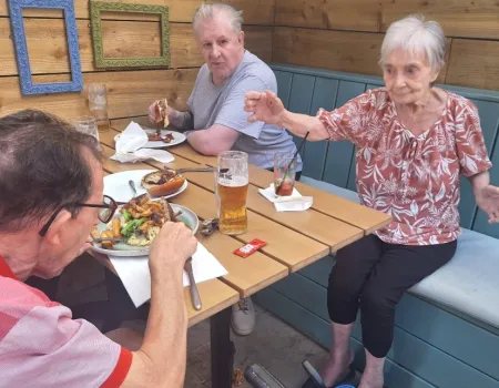 Pub Grub, Sunshine, and Fantastic Company!