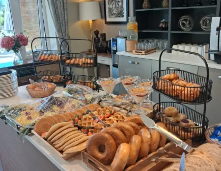 Family Bistro Breakfast Club brings generations together