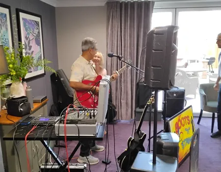 Boots 'n' Strings play for the Residents