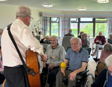 Hugh Dent – The Entertainer