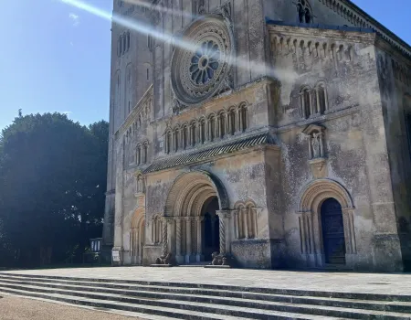 Wilton Place residents visit the Italianate Church 