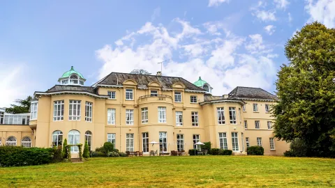 Bushey House Beaumont Care Home in Watford