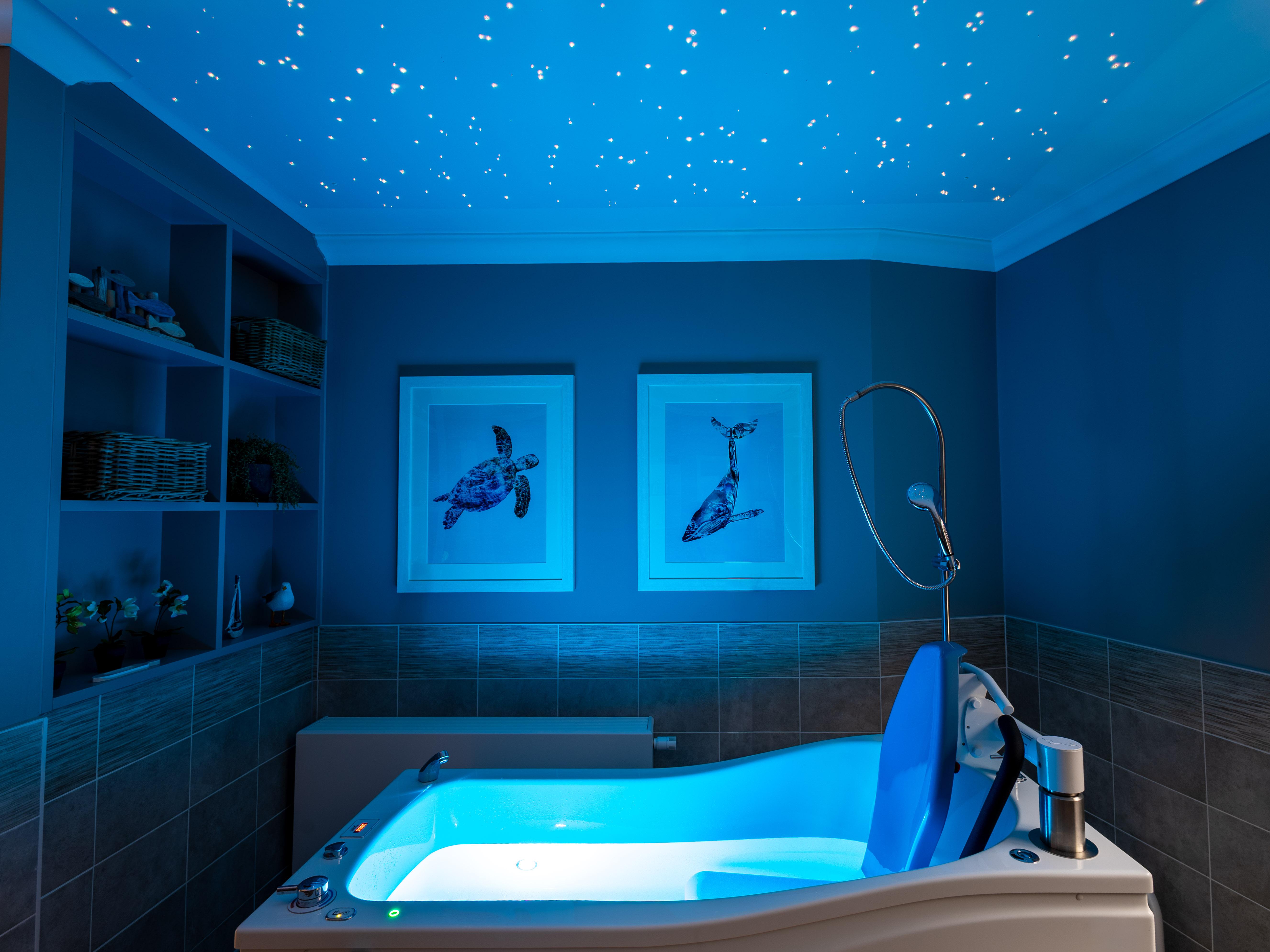 Darcy Gardens Spa Bathroom