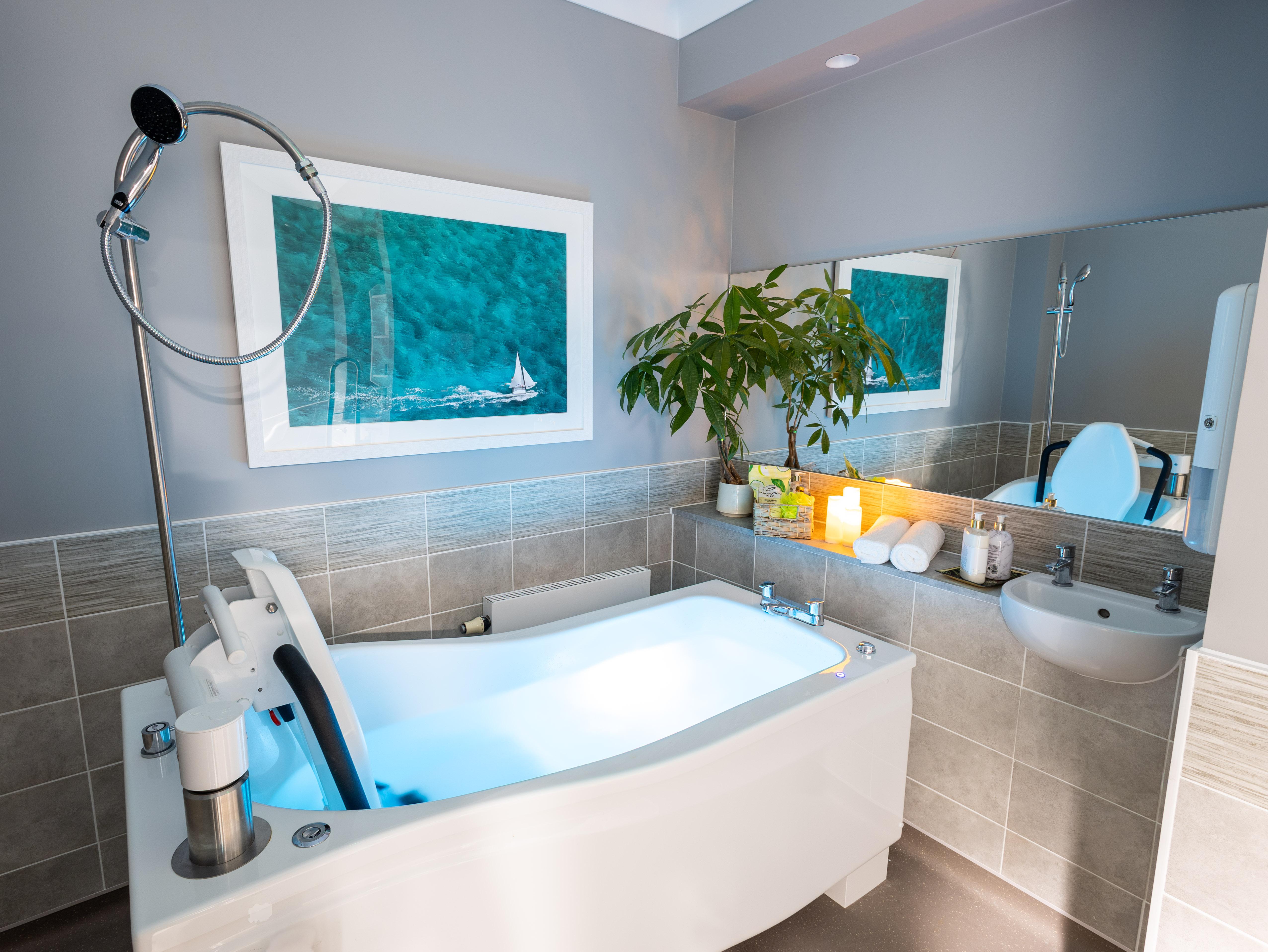 Queens Court spa bathroom