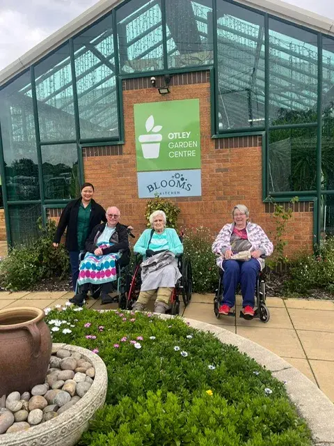 Minibus trip to the Garden Centre's!