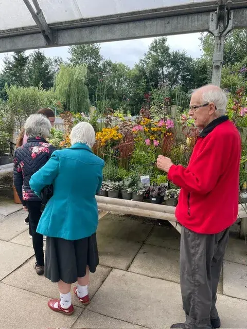 Minibus trip to the Garden Centre's!