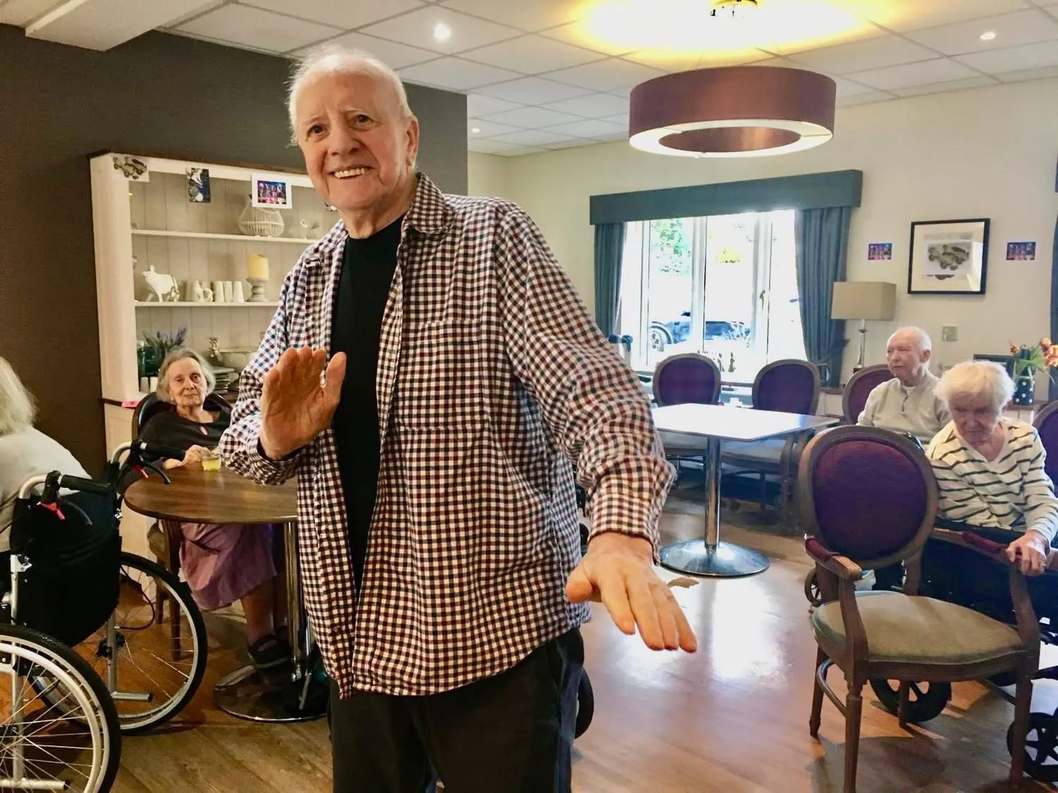 Live music entertainer 