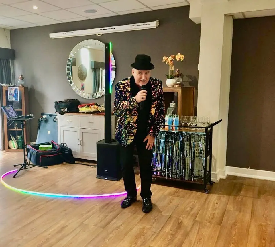 Live music entertainer 