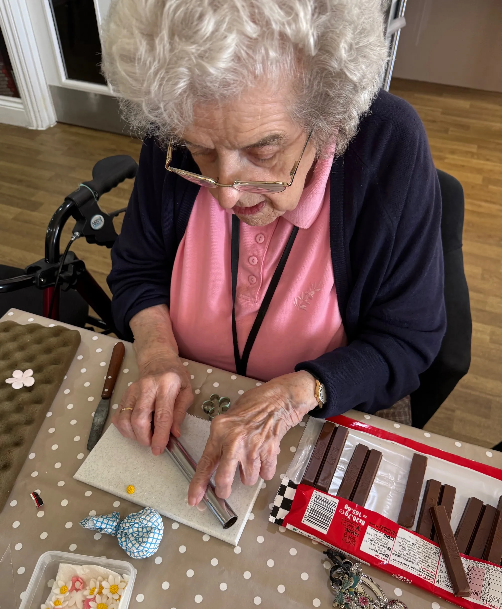 Easter cake decorating competition 