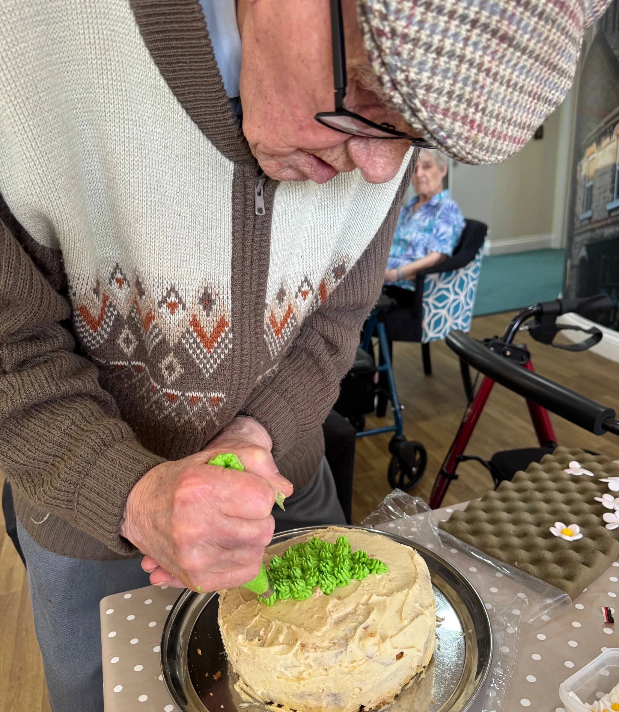 Easter cake decorating competition 