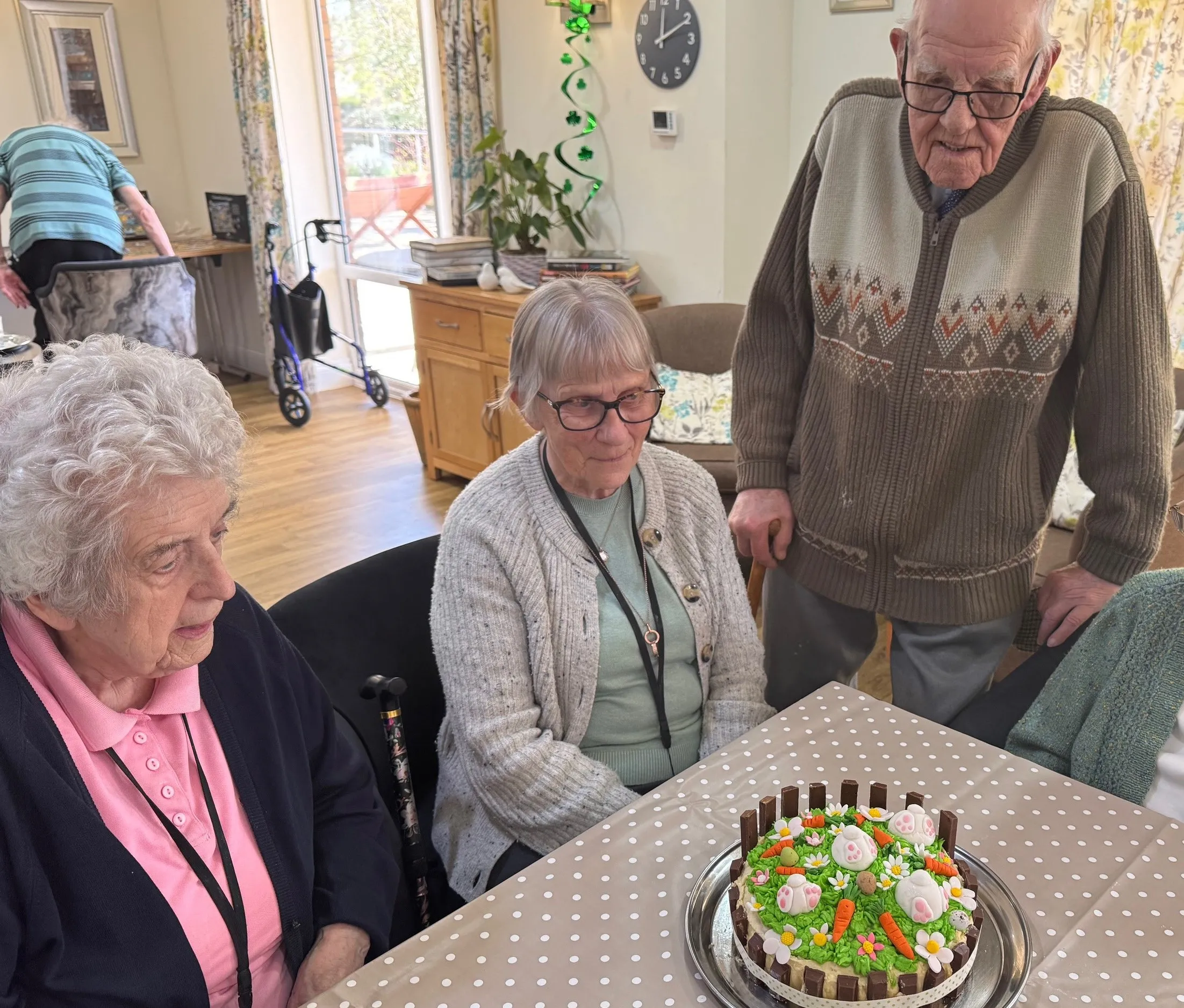 Easter cake decorating competition 