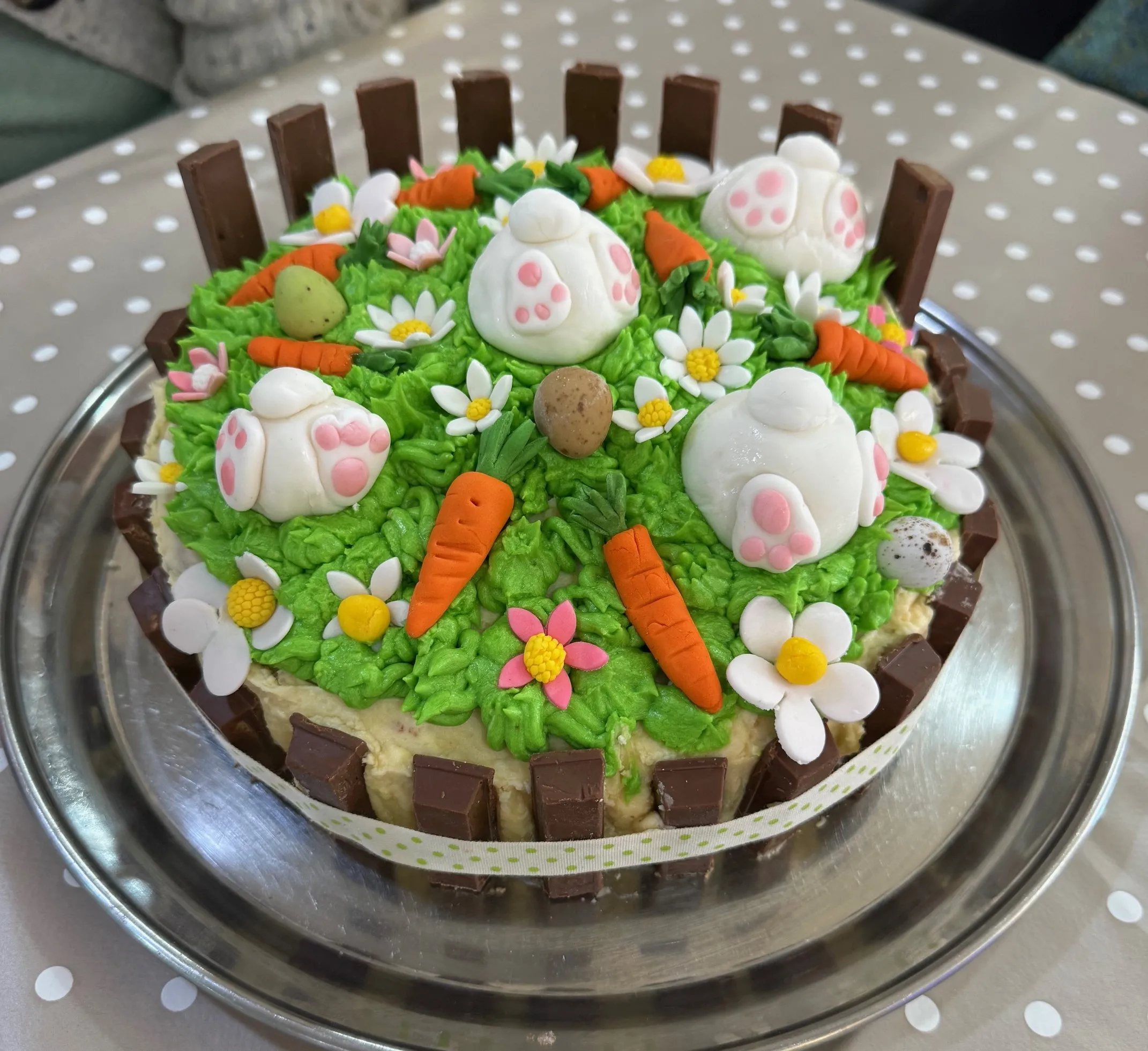 Easter cake decorating competition 