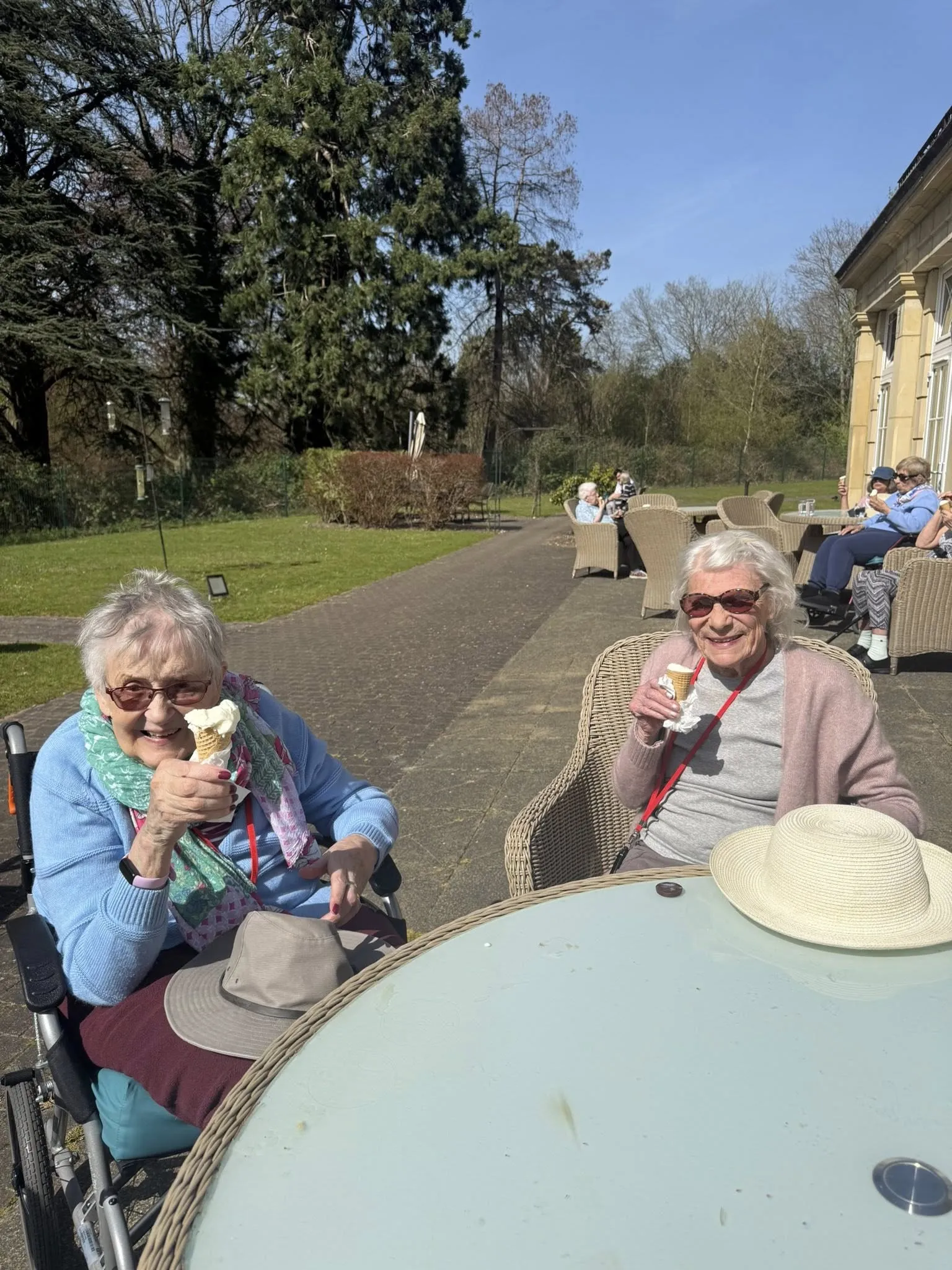 Sun and ice cream! 