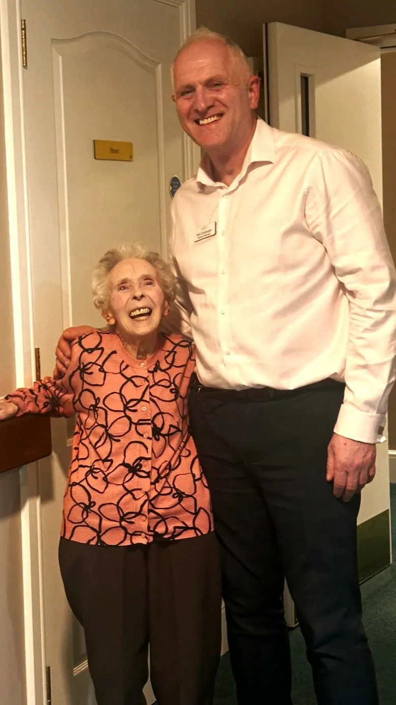 Heart-warming moment captures care home bond in Dudley