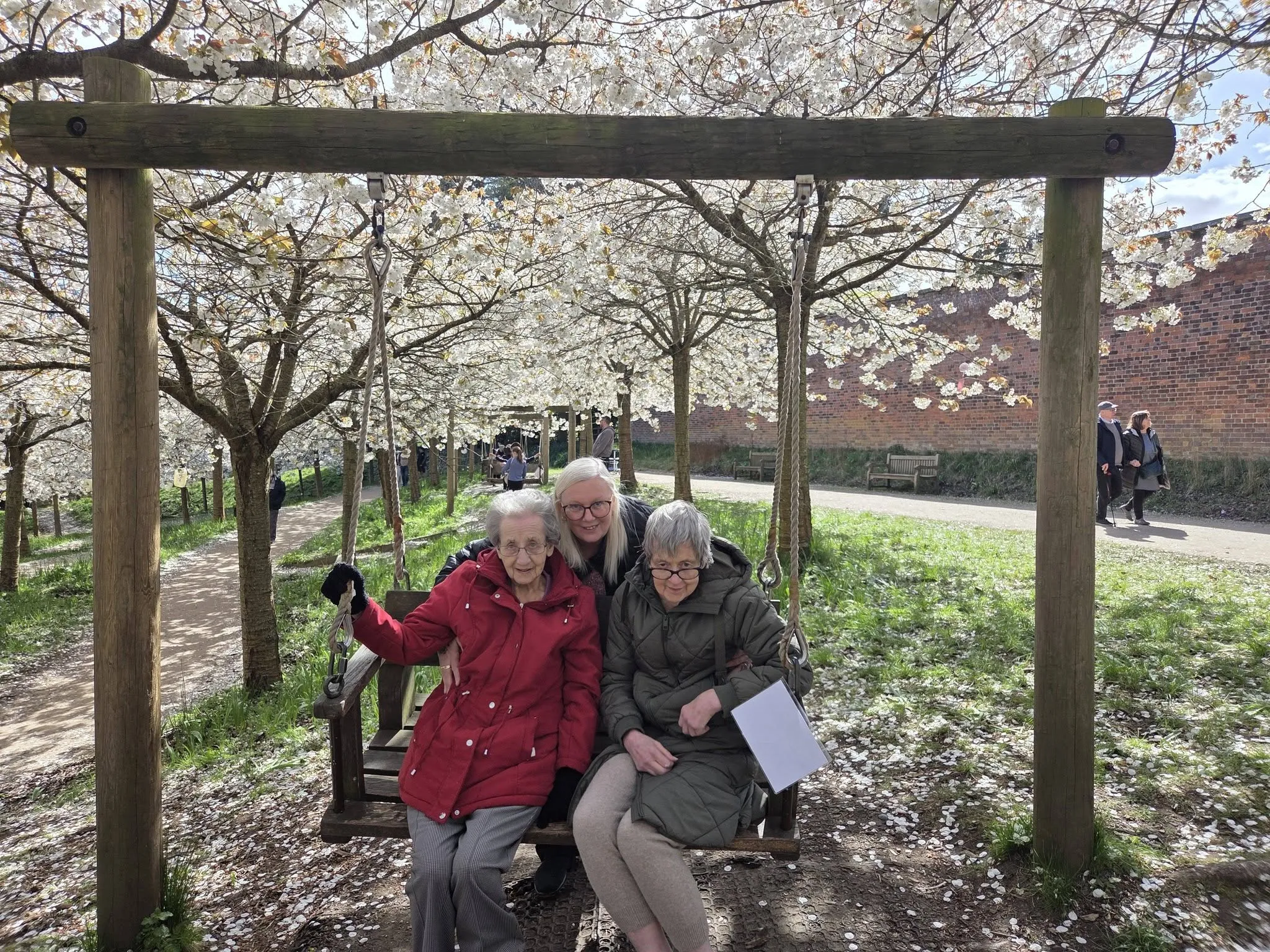 Residents enjoy trip to Alnwick Gardens 