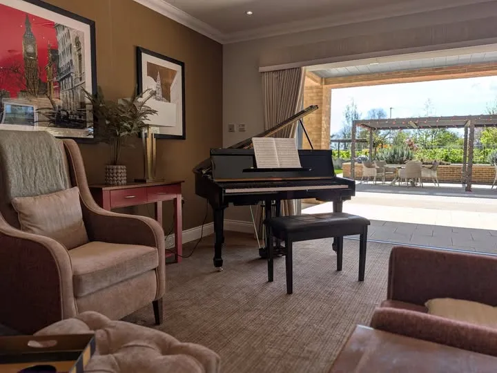Baby grand piano delivery