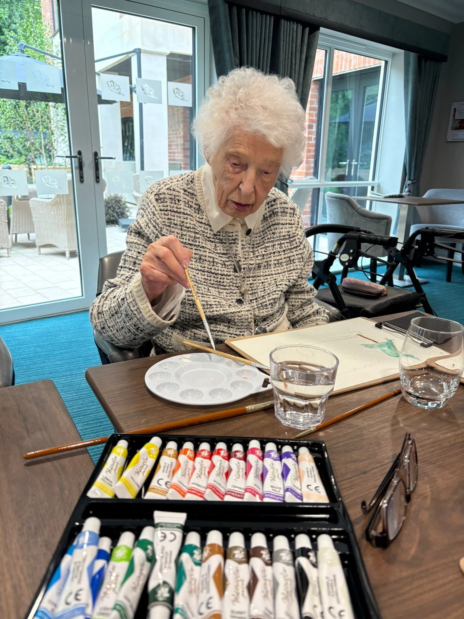 Sip, Paint and Fizz
