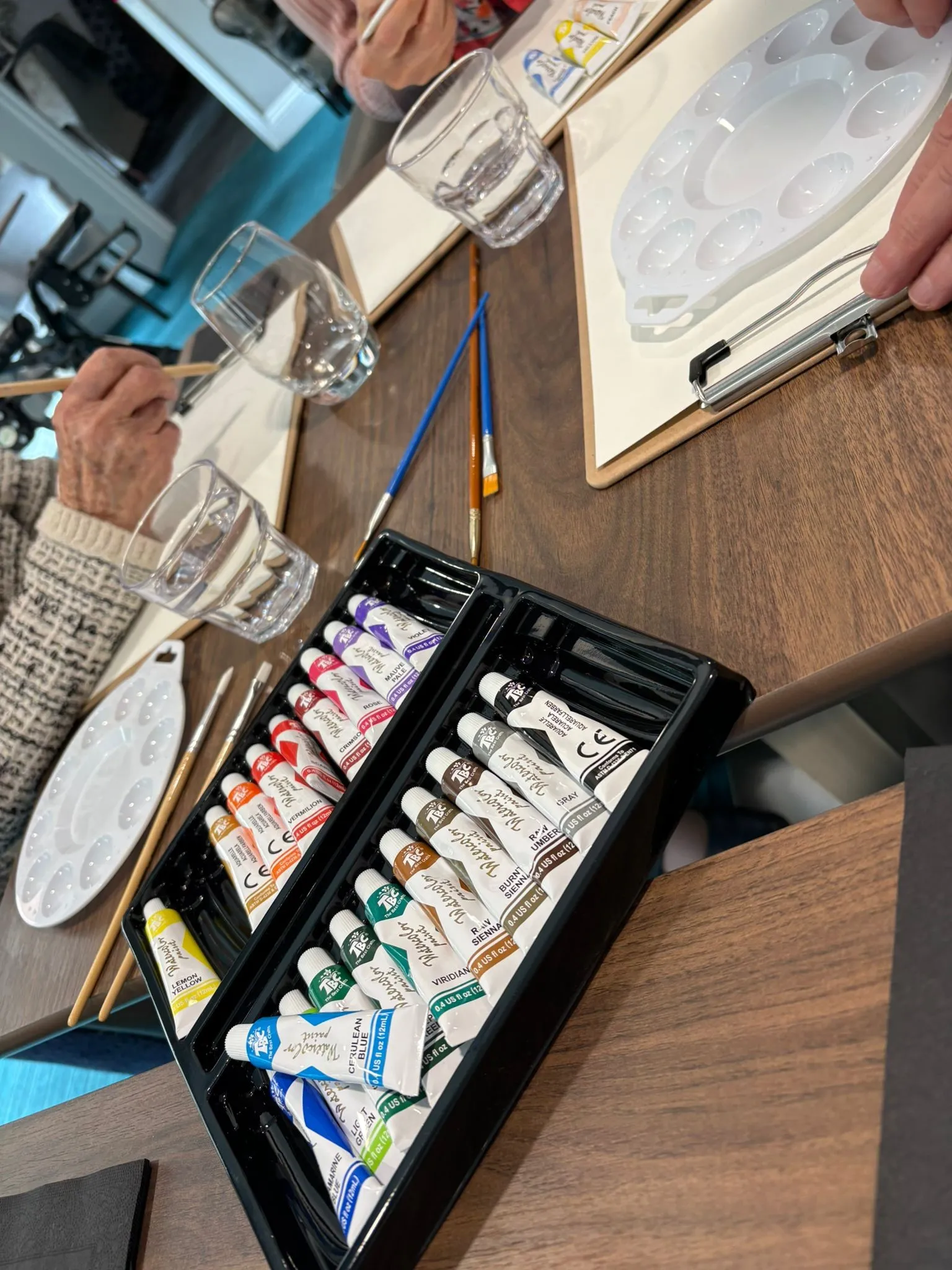 Sip, Paint and Fizz