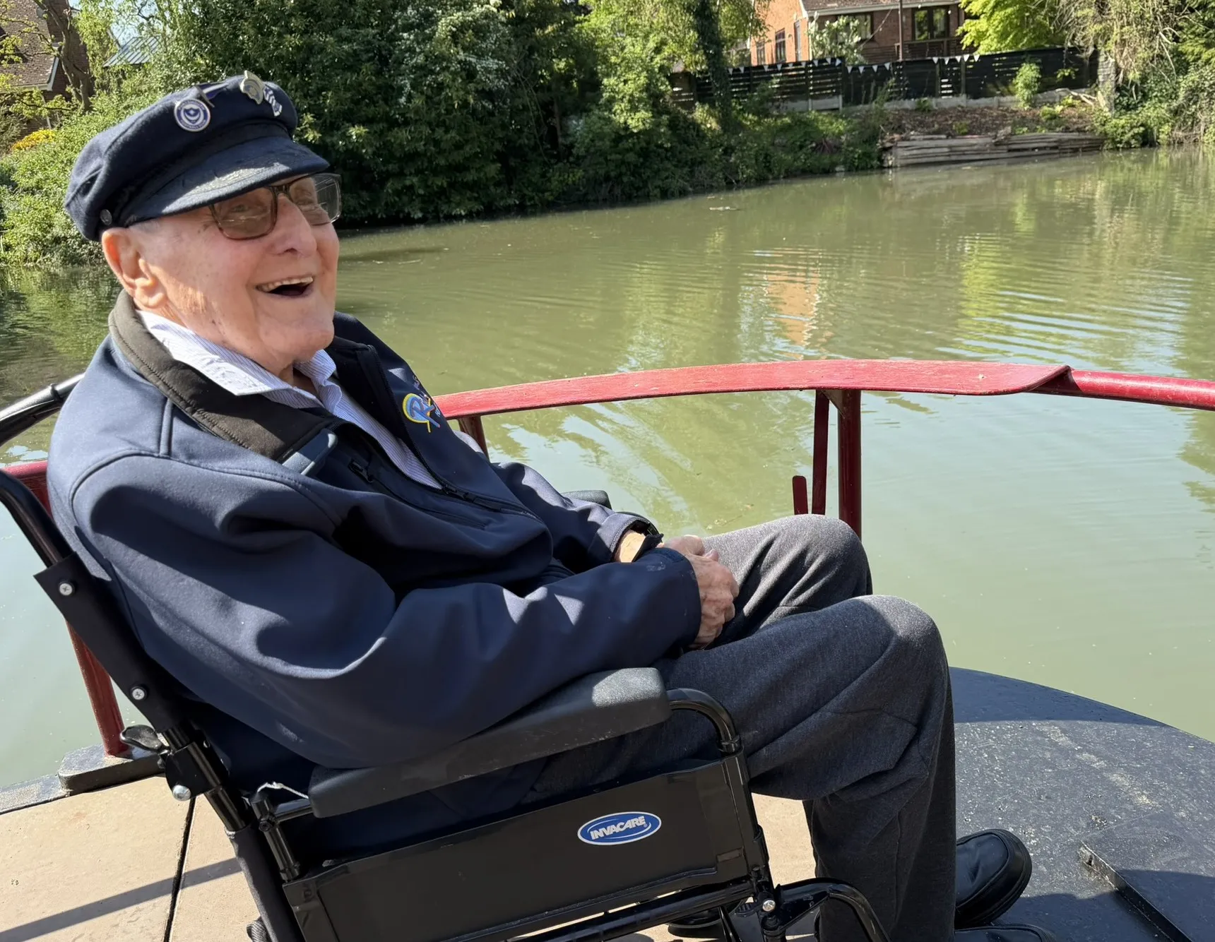 A trip on the Basingstoke Canal 