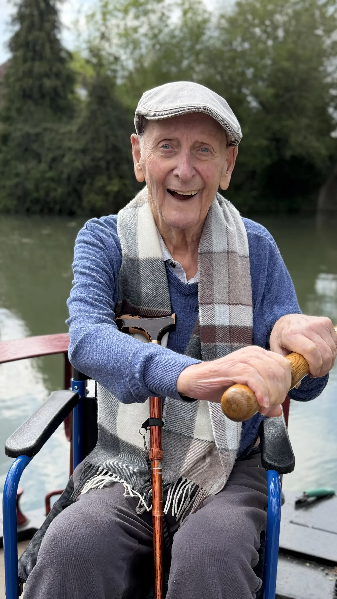 A trip on the Basingstoke Canal 