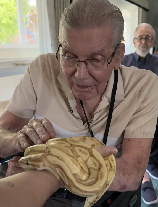 Pet Therapy with the Slithering Creatures from Zoo Labs