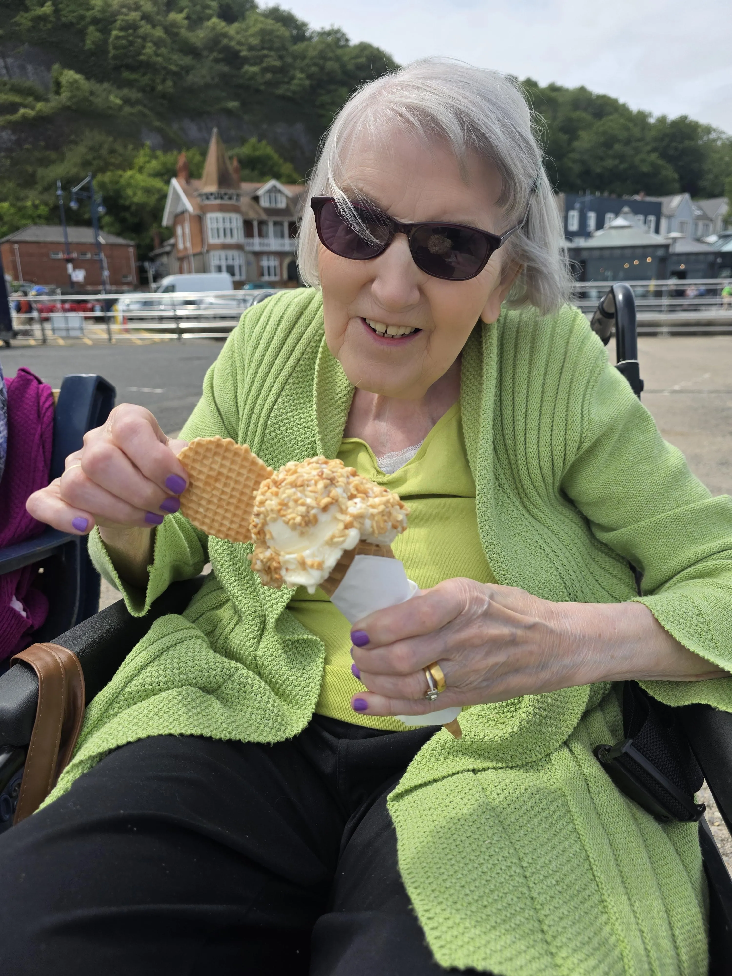 Headline Wishing to Go to Mumbles for an ice-crem